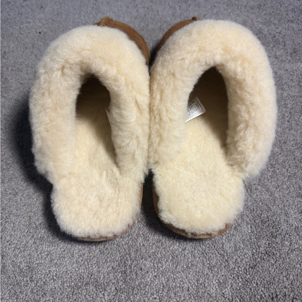 BearPaw Cream Fleece Lined Footwear - Picture 5 of 6